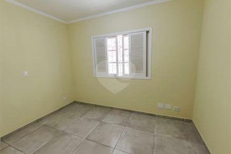 Sobrado à venda com 3 quartos, sendo 1 suíte, em Vila Nivi, São Paulo, SP