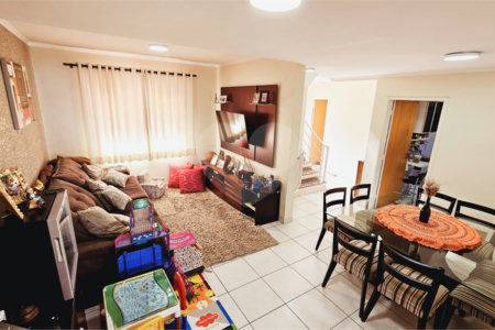 Casa à venda com 4 quartos, sendo 2 suítes, em Jardim Meny, São Roque, SP