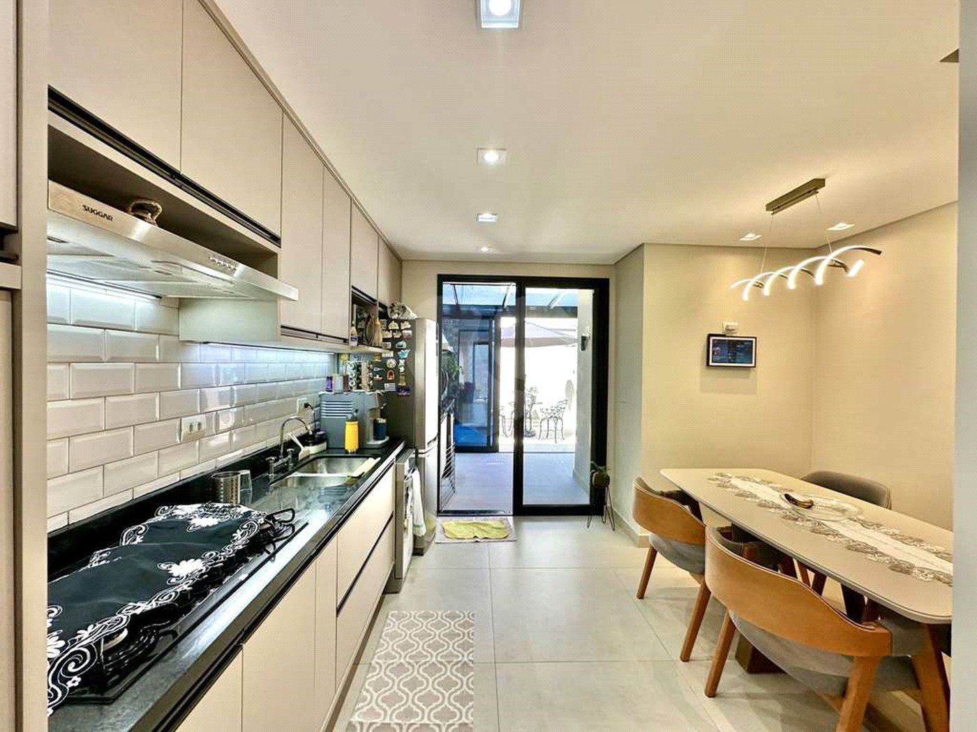 Casa à venda com 2 suítes no condomínio Gran Loft, Cotia - SP