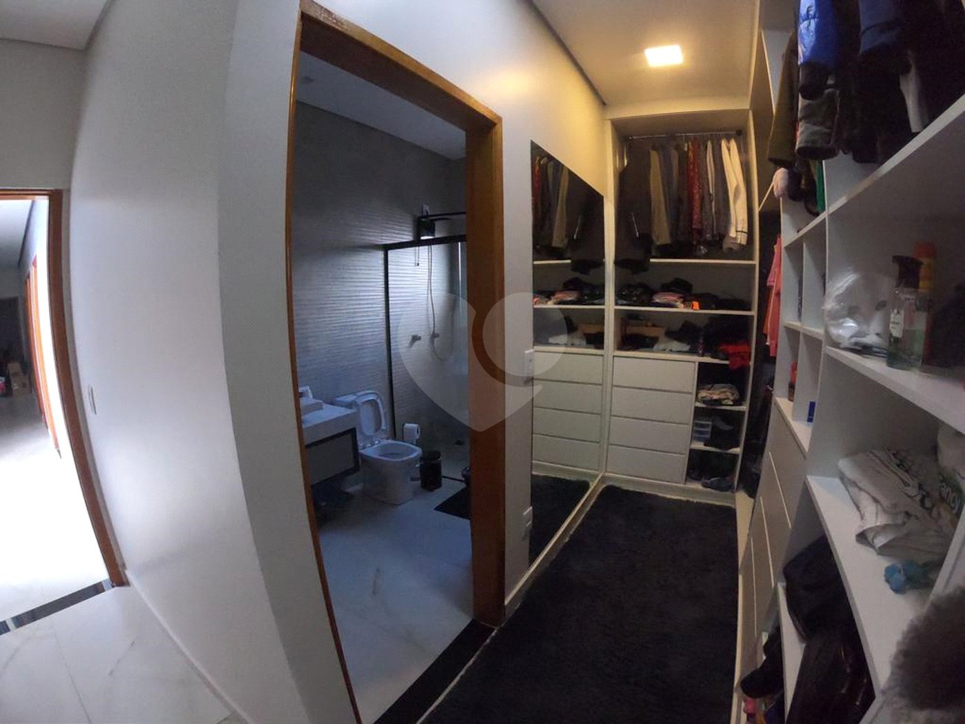 Sobrado à venda com 4 quartos, sendo 2 suítes,  no Centro, Joanópolis, SP