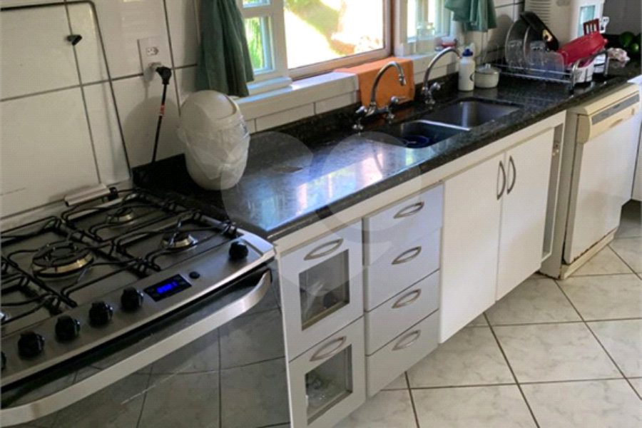 Casa à venda com 5 quartos, sendo 2 suítes, no condomínio Capela do Barreiro, Itatiba - SP