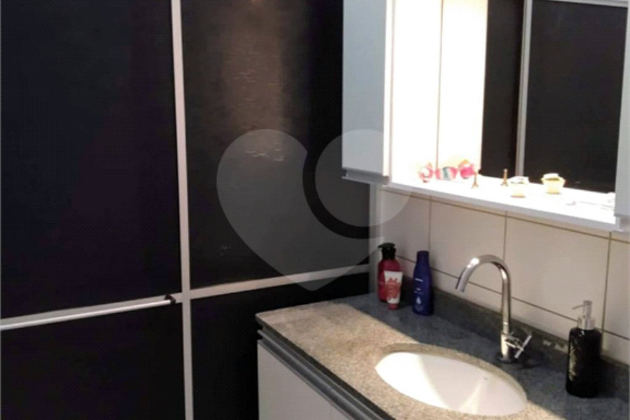 Casa à venda com 5 quartos, sendo 4 suítes, no condomínio Village St. Louis, São Paulo - SP