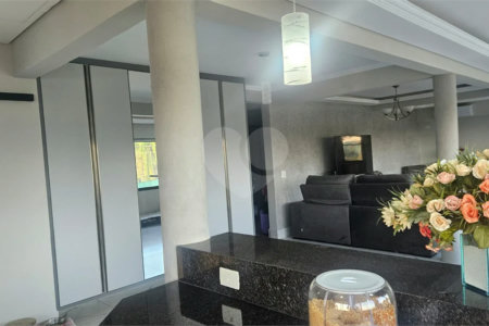 Indaiatuba- condominio Vale das Laranjeiras - Itaici - Terreno 3040,00 ms- construida 220ms - 3 dormitórios, sendo 2 suítes e uma suíte master com closet, além de uma sala ampla com 3 ambientes, Cozinha planejada,, campo de futebol/vôlei, Area de lazer com piscina, espaço gourmet com churrasque
