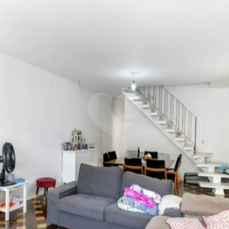 Casa à venda com 4 quartos, sendo 2 suítes, em Vila Gumercindo, São Paulo, SP