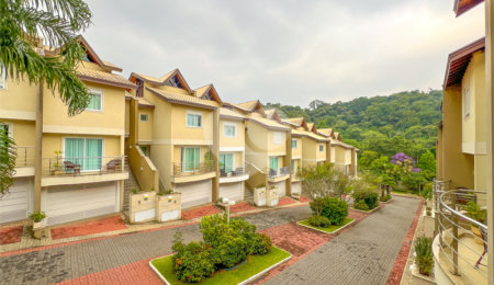 Casa à venda com 3 quartos, sendo 2 suítes,  no condomínio Floradas da Serra, São Paulo - SP