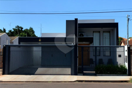 Casa à venda com 2 quartos, sendo 3 suítes, no Centro, Salto Grande, SP