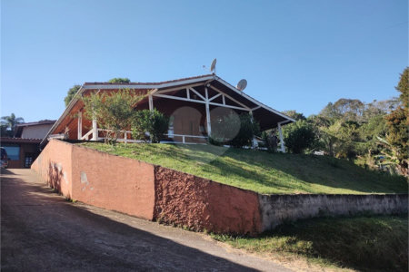 Chácara à venda com 4 quartos, sendo 1 suíte, em Chácaras Fernão Dias, Atibaia, SP