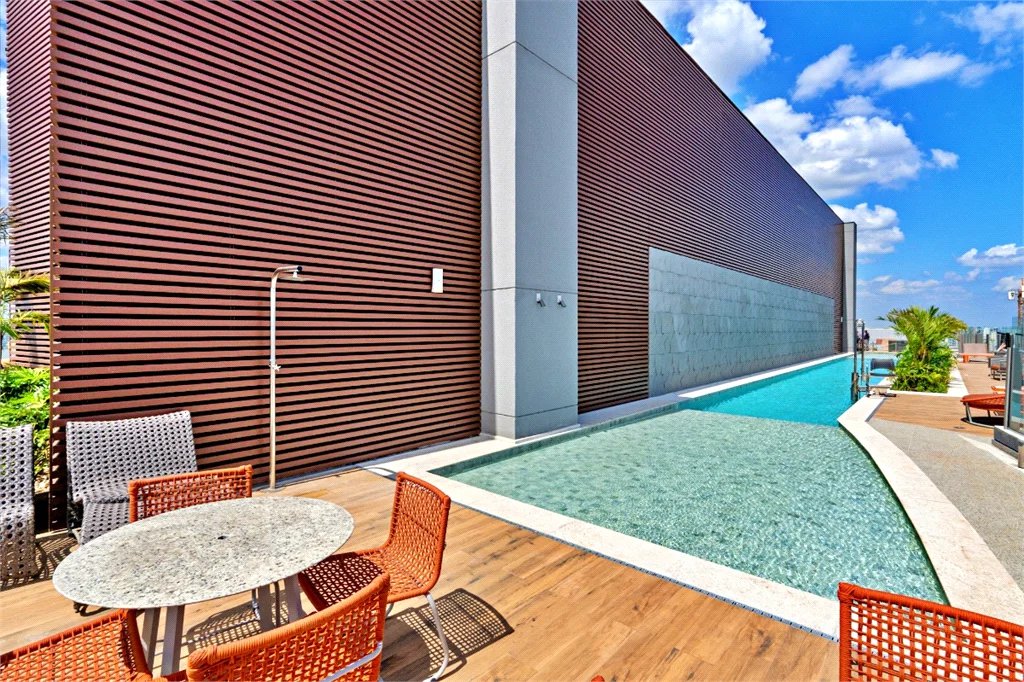 Apartamento à venda com 4 quartos, sendo 2 suítes,  em Jardim das Acácias, São Paulo, SP