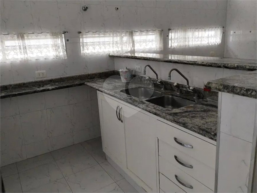Casa à venda com 3 quartos, sendo 1 suíte,  em Vila Mariana, São Paulo, SP