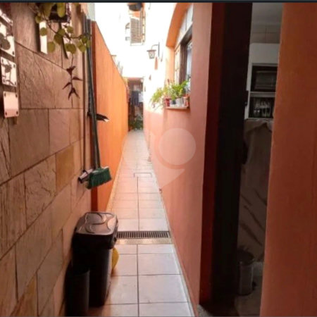 Sobrado à venda com 4 quartos, sendo 1 suíte, em Santo Antônio, Osasco, SP