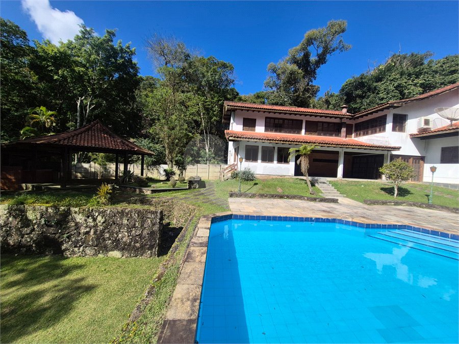 Casa à venda ou para alugar com 4 suítes no condomínio Parque Imperial da Cantareira, Mairiporã - SP