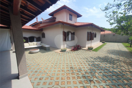 Casa à venda com 4 quartos, sendo 1 suíte, no condomínio Parque São Gabriel, Itatiba - SP