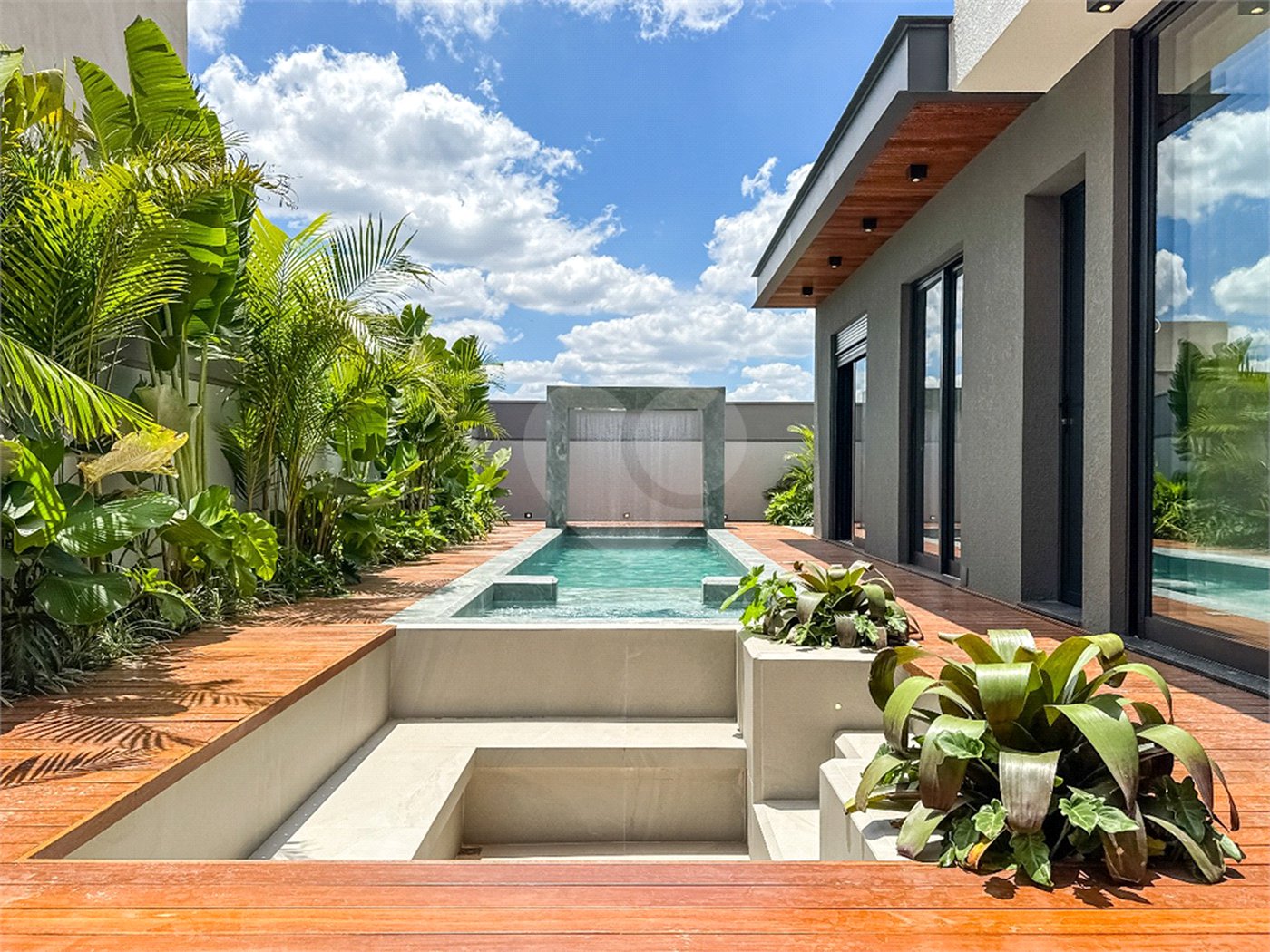 Casa à venda com 3 suítes no condomínio Villa dos Pinheiros, Indaiatuba - SP