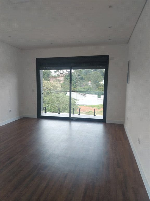 Casa à venda com 5 suítes no condomínio Residencial Santa Maria, Jandira - SP