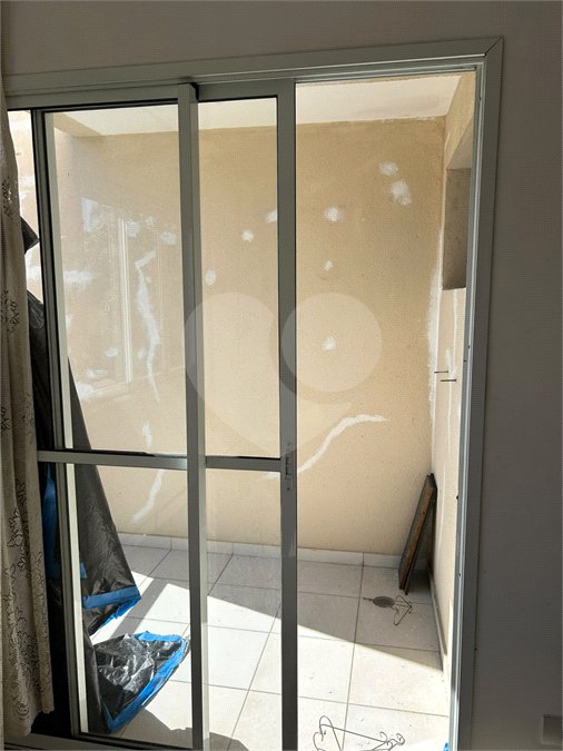 Casa à venda com 3 quartos, sendo 1 suíte,  no condomínio Village St. Louis, São Paulo - SP