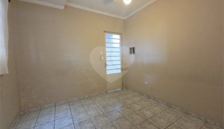 Casa à venda com 3 quartos, sendo 1 suíte, no condomínio Parque das Árvores, Sorocaba - SP