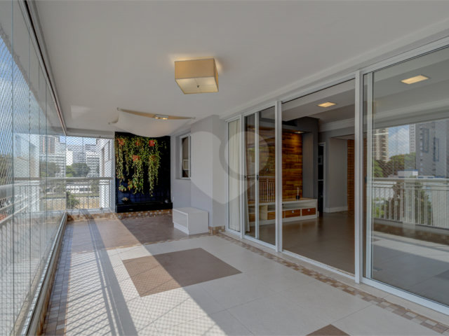 Apartamento à venda com 4 quartos, sendo 3 suítes,  em Alto da Boa Vista, São Paulo, SP