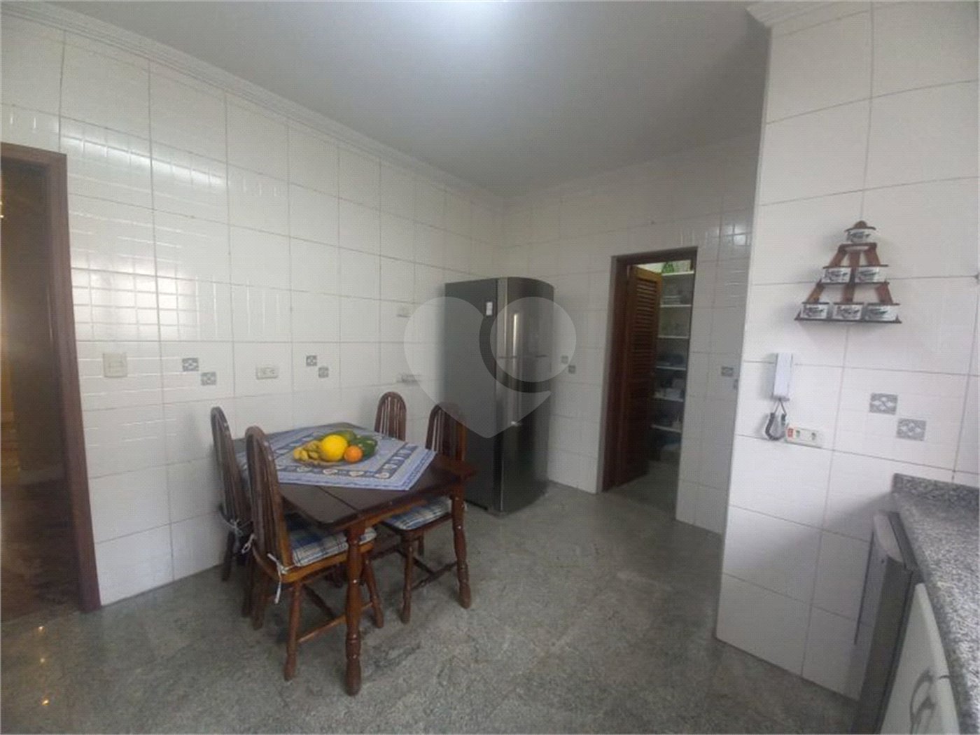 Casa à venda com 5 quartos, sendo 2 suítes, no condomínio Vinhas da Vista Alegre - Lado Sede, Vinhedo - SP