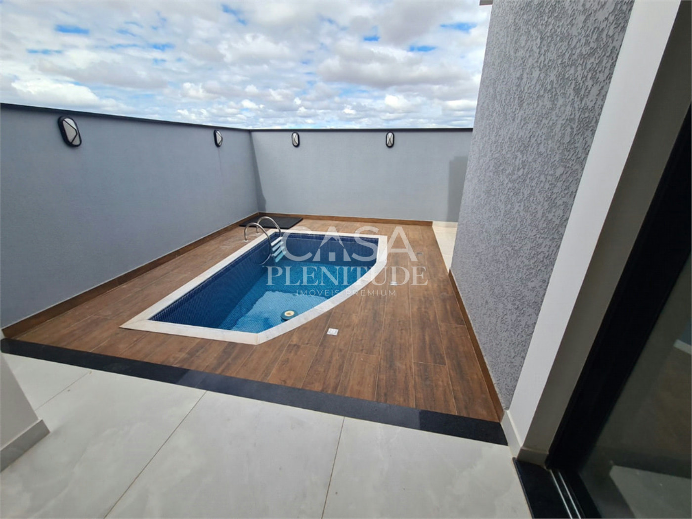 Casa em condomínio à venda com 5 quartos, sendo 3 suítes, em Wanel Ville, Sorocaba, SP