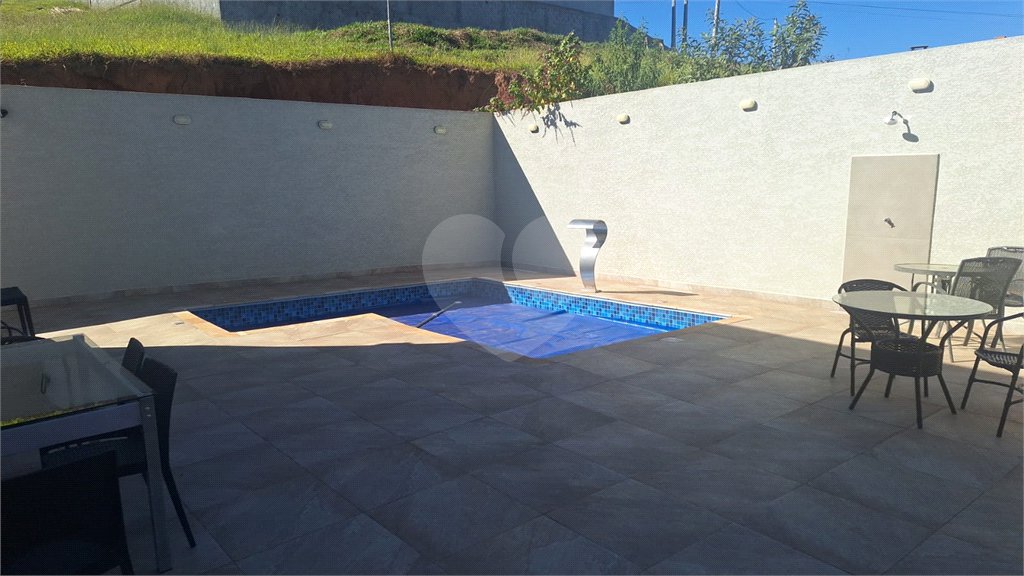 Casa à venda com 3 suítes no condomínio Residencial Alto da Floresta, Bom Jesus dos Perdões - SP