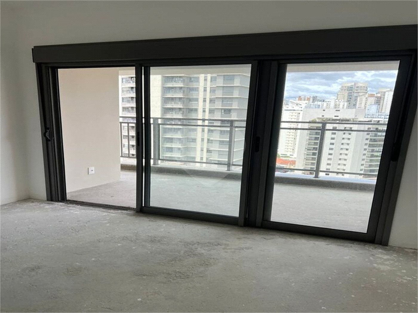 Apartamento à venda com 3 suítes em Campo Belo, São Paulo, SP