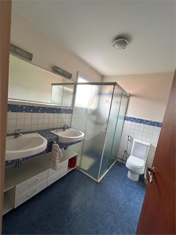 Casa à venda com 5 suítes no condomínio Residencial Bougainville, Campinas - SP