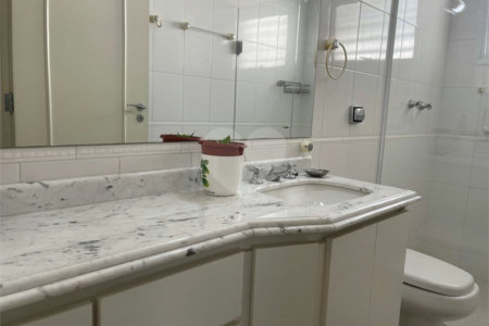 Sobrado à venda com 4 quartos, sendo 2 suítes, em Chácara Monte Alegre, São Paulo, SP