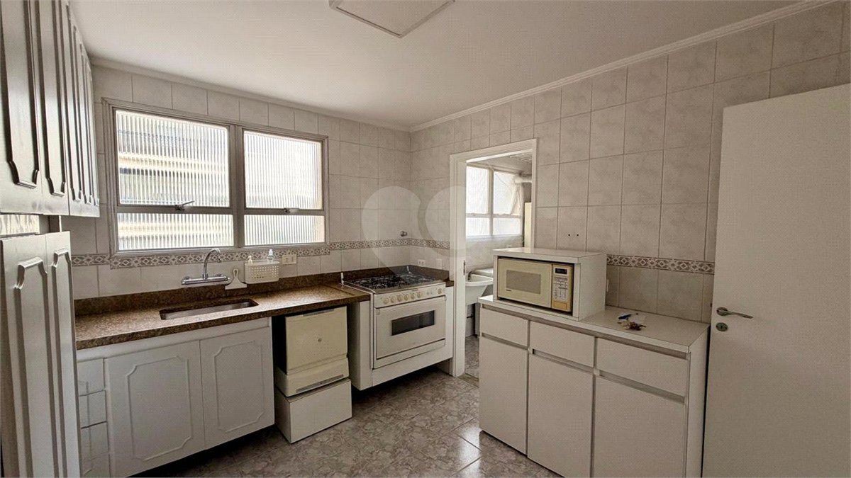 Apartamento à venda com 3 quartos, sendo 1 suíte,  em Moema, São Paulo, SP