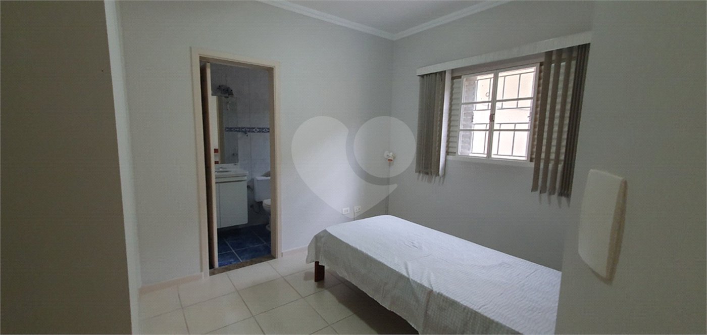 Casa à venda com 4 quartos, sendo 3 suítes, no condomínio Vila Inglesa, Sorocaba - SP