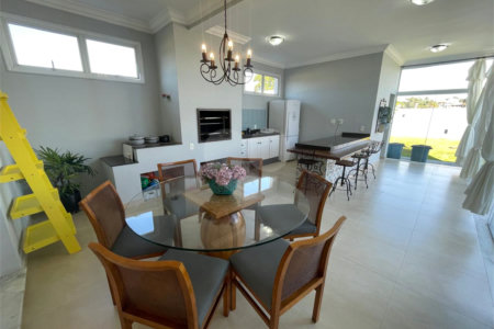Casa à venda com 3 suítes no condomínio Arujá Verdes Lagos, Arujá - SP