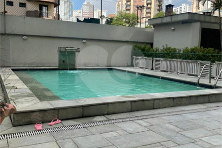 Apartamento à venda com 3 quartos, sendo 1 suíte,  em Vila Andrade, São Paulo, SP
