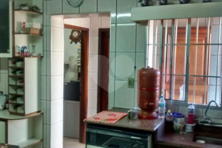 Casa à venda com 4 quartos, sendo 1 suíte, em Parque Vitória, São Paulo, SP