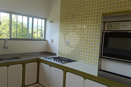 Casa à venda com 4 quartos, sendo 1 suíte, em Vila Santista, Atibaia, SP