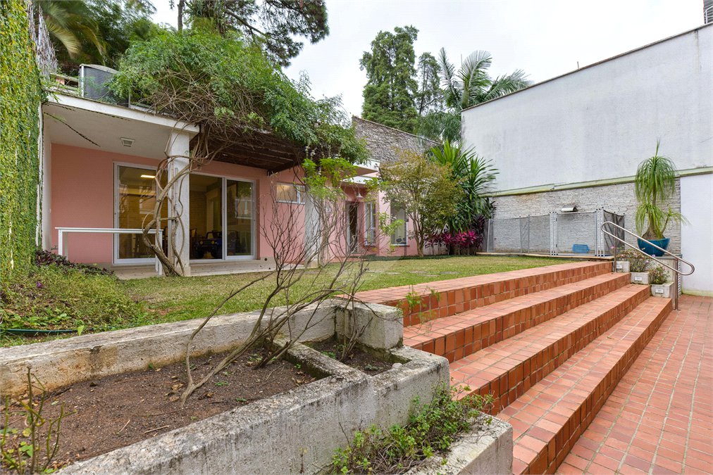 Casa à venda com 4 quartos, sendo 2 suítes,  em Alto da Boa Vista, São Paulo, SP