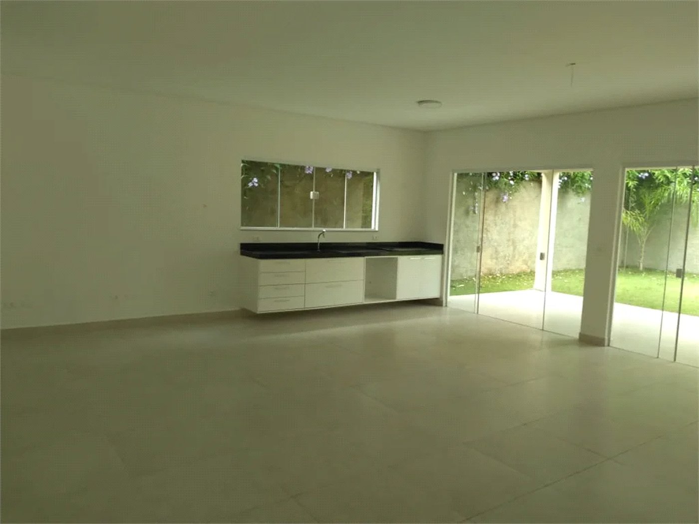 Casa à venda com 4 suítes no condomínio Saint Thomás Rua Uruana,9, Carapicuíba - SP