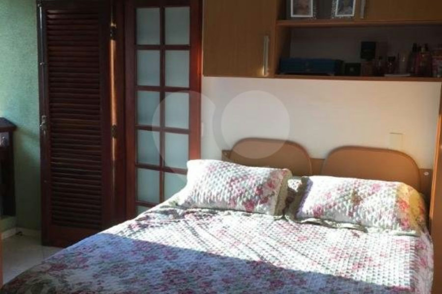 Casa à venda com 3 quartos, sendo 1 suíte, no condomínio Sobrado, São Paulo - SP