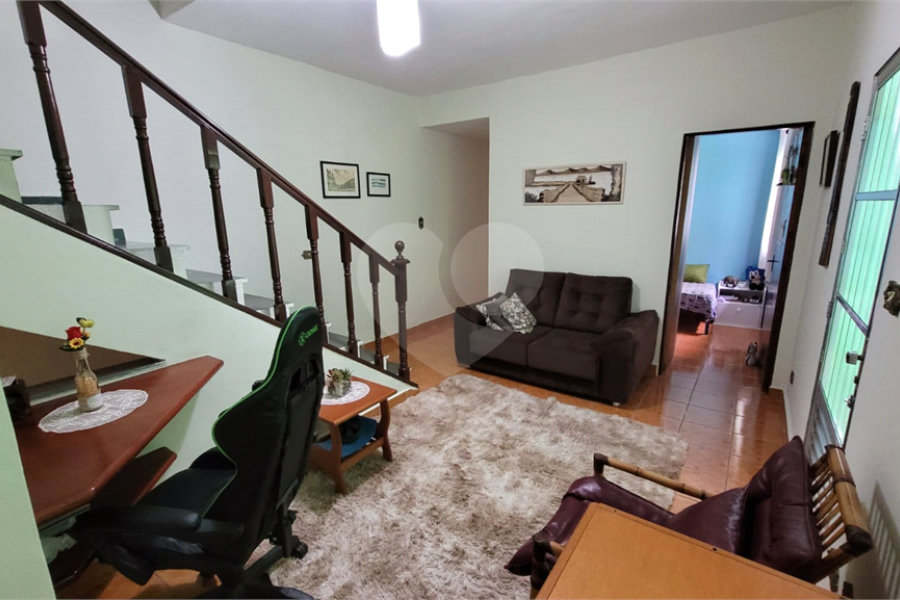 Casa à venda com 4 quartos, sendo 1 suíte, em Parque Maria Domitila, São Paulo, SP