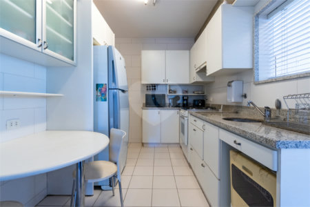 Apartamento à venda com 3 quartos, sendo 1 suíte, em Moema, São Paulo, SP