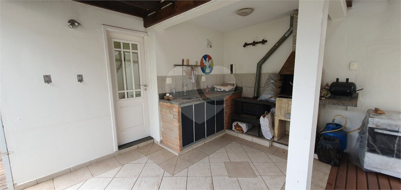 Casa à venda com 4 quartos, sendo 3 suítes, no condomínio Vila Inglesa, Sorocaba - SP