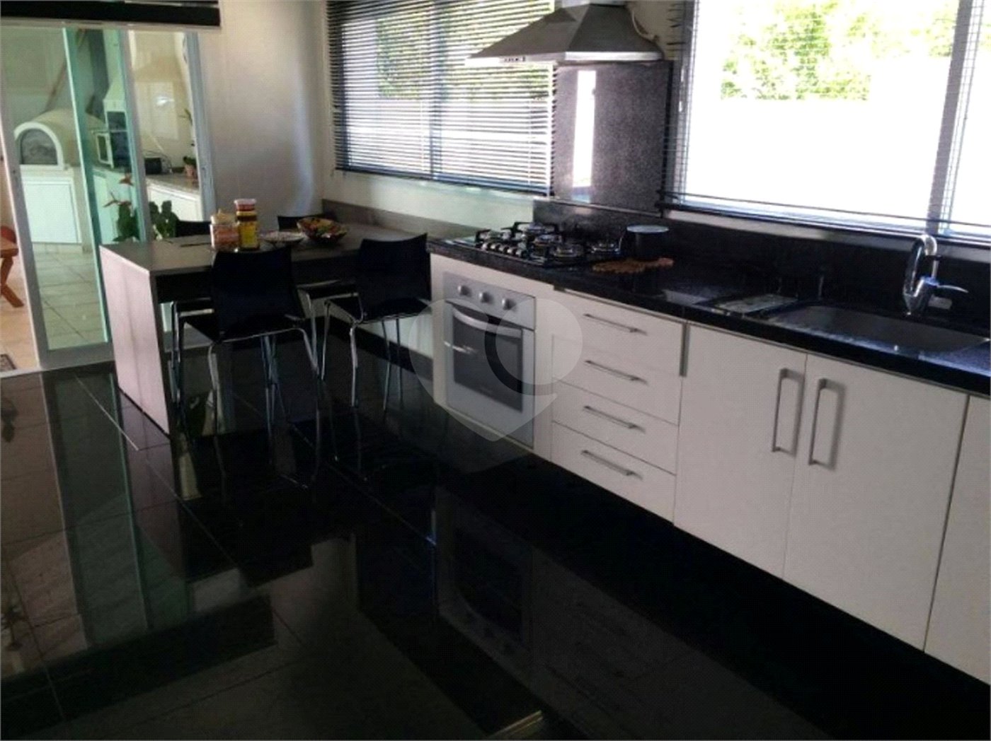 Casa à venda com 3 suítes no condomínio Residencial Jardim Paulista I, Vinhedo - SP