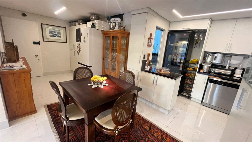Apartamento à venda com 3 suítes em Vila Suzana, São Paulo, SP