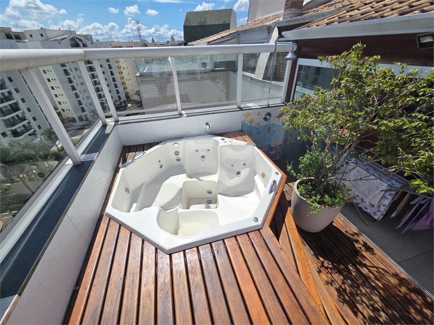 Cobertura à venda com 3 quartos, sendo 1 suíte,  em Cidade São Francisco, São Paulo, SP