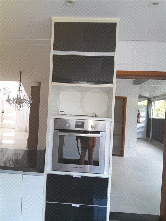 Casa à venda ou para alugar com 4 suítes em Chácaras São Carlos, Cotia, SP