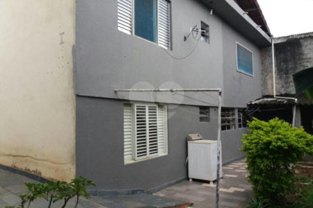 Casa à venda com 4 quartos, sendo 1 suíte,  em Jardim Helga, São Paulo, SP
