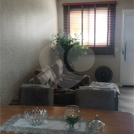 Casa à venda com 2 quartos no condomínio Faggion, Suzano - SP