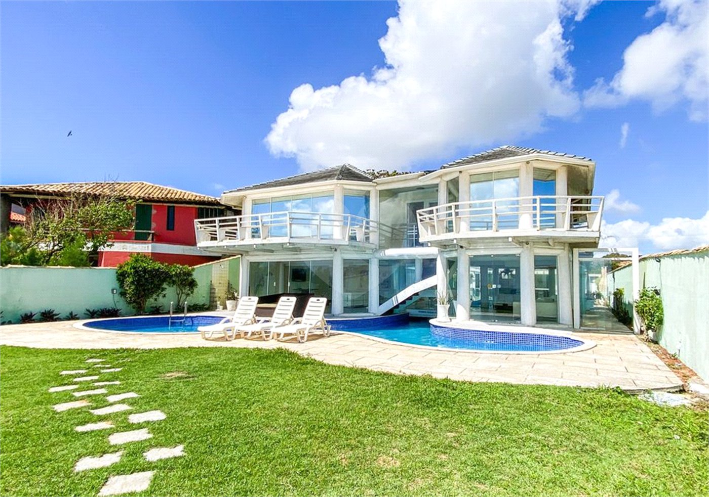 Casa à venda com 5 quartos, sendo 4 suítes, em Marina, Armação dos Búzios, RJ