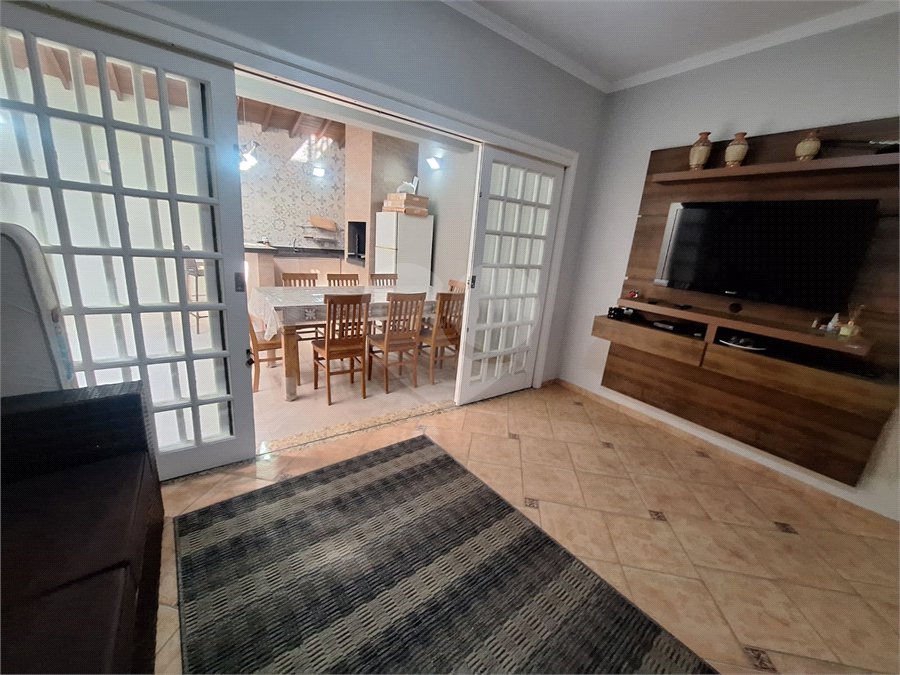 Casa à venda com 3 quartos, sendo 1 suíte, em Vila de Vecchi, Jundiaí, SP