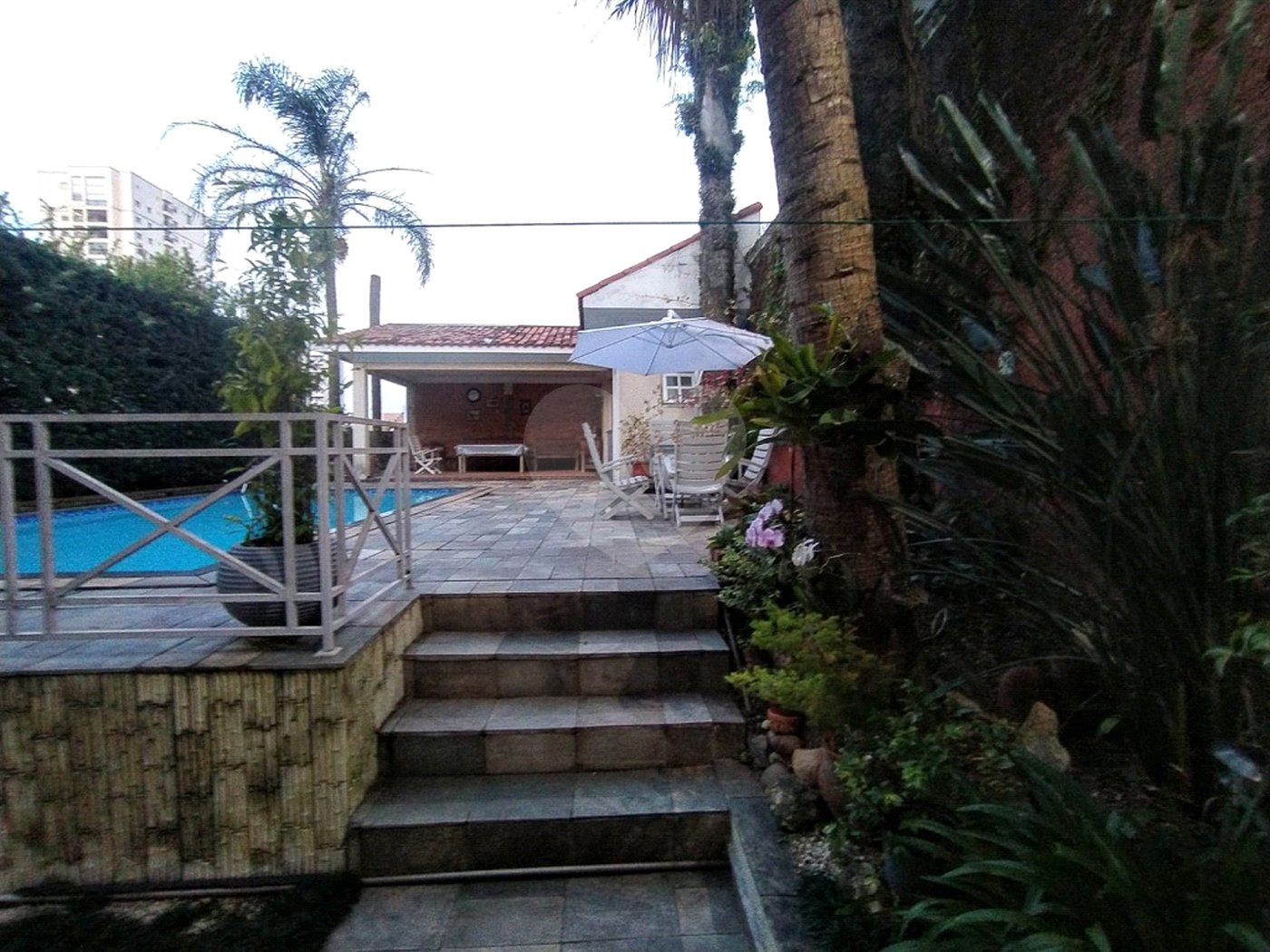 Sobrado à venda com 4 quartos, sendo 2 suítes, em Vila Paulicéia, São Paulo, SP