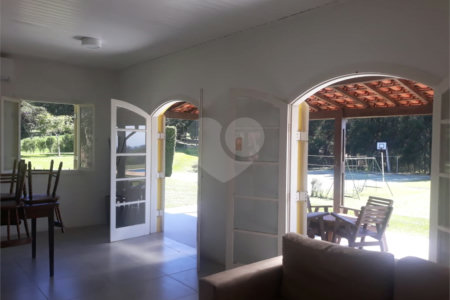 Chácara à venda com 3 quartos, sendo 2 suítes,  em Vila Darcy Penteado (mailasqui), São Roque, SP