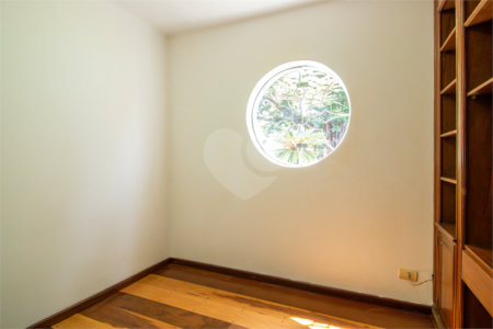 Casa Térrea à venda com 5 quartos, sendo 2 suítes, em Jardim Marajoara, São Paulo, SP